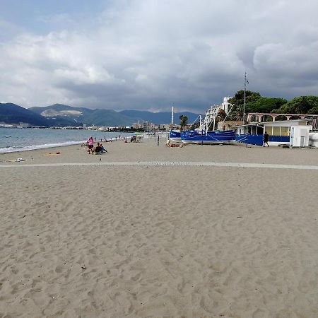 Music & Beach Apartment Savona Exterior photo
