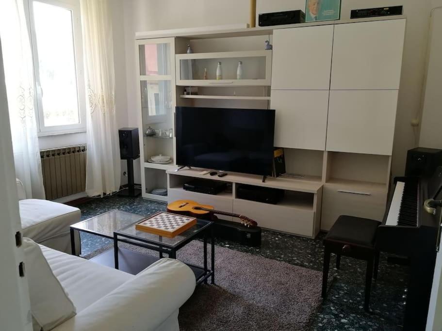 Music & Beach Apartment Savona Exterior photo