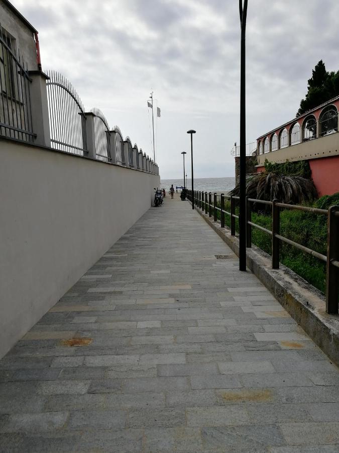 Music & Beach Apartment Savona Exterior photo