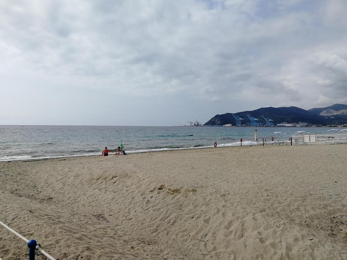 Music & Beach Apartment Savona Exterior photo